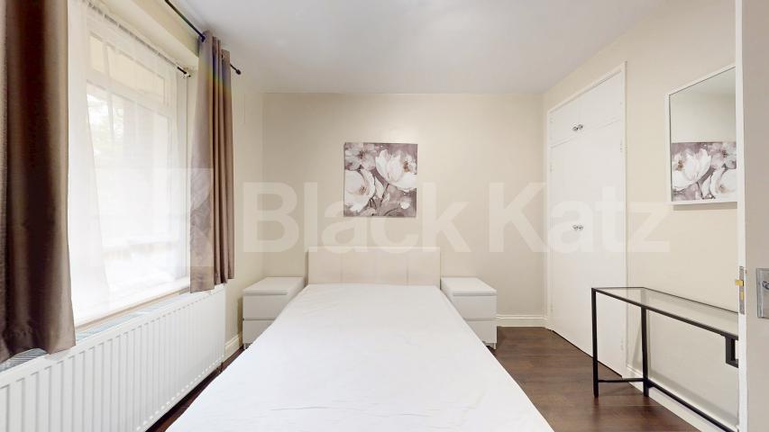 Charming One Bedroom Flat in Prestigious Townshend Estate, St John’s Wood Townshend Road, St Johns Wood